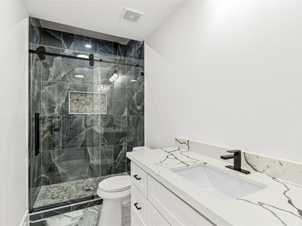 2202 Hoskins Drive, Houston TX 77080