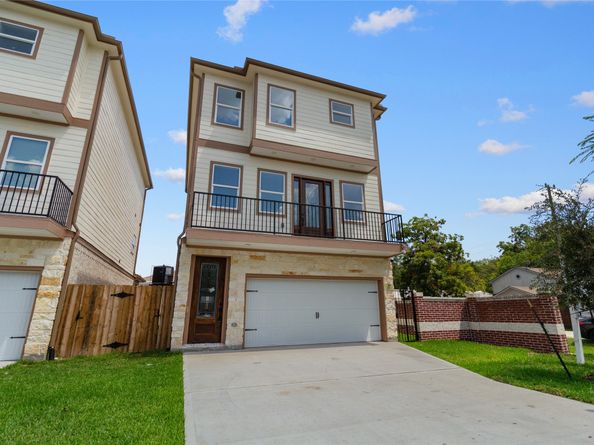 2202 Hoskins Drive, Houston TX 77080