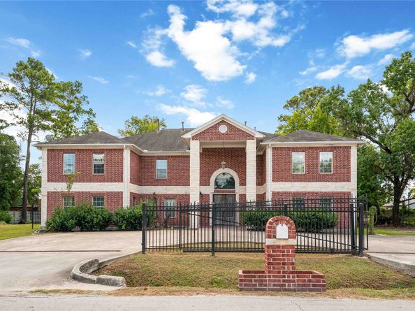 8438 Darlington Drive, Houston TX 77028
