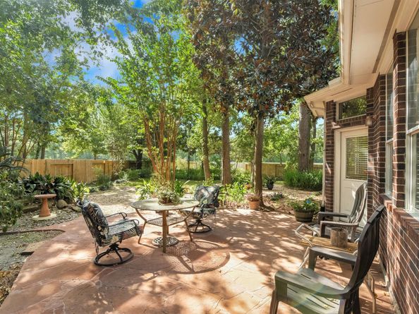10 Clarewood Court, The Woodlands TX 77385