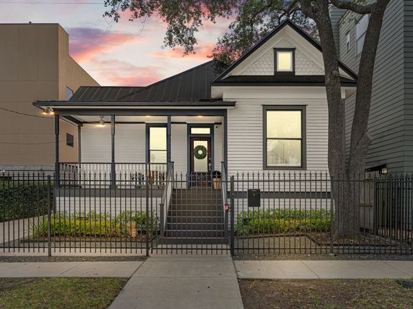 405 Welch Street, Houston TX 77006