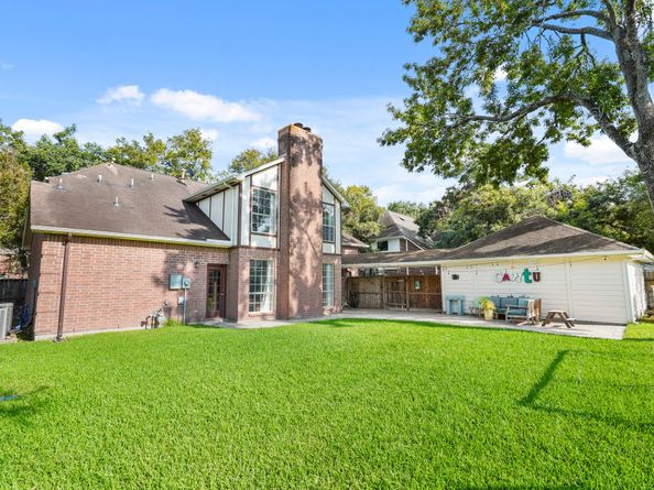 1017 Oak Knoll Court, Sugar Land TX 77498