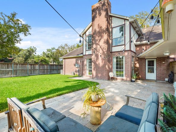 1017 Oak Knoll Court, Sugar Land TX 77498