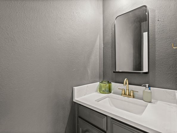1017 Oak Knoll Court, Sugar Land TX 77498