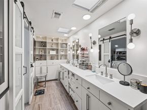5122 Glenmeadow Drive, Houston TX 77096