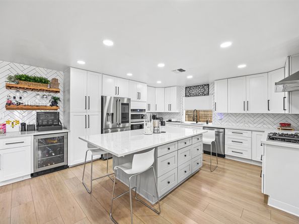 5122 Glenmeadow Drive, Houston TX 77096