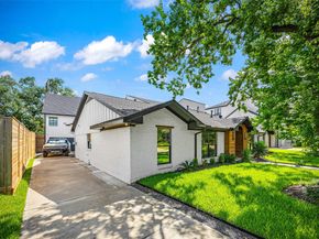 5122 Glenmeadow Drive, Houston TX 77096