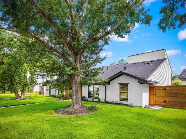 5122 Glenmeadow Drive, Houston TX 77096