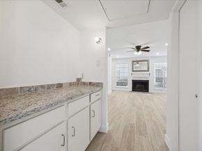 5807 Beverlyhill Street 23, Houston TX 77057