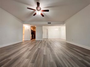 3005 Walnut Bend Lane 32, Houston TX 77042