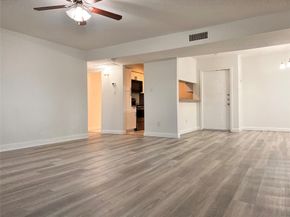 3005 Walnut Bend Lane 32, Houston TX 77042