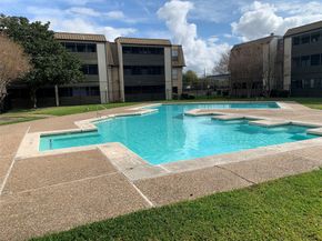 3005 Walnut Bend Lane 32, Houston TX 77042