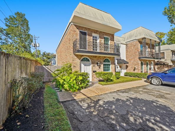 2010 Stoney Brook Drive 1, Houston TX 77063