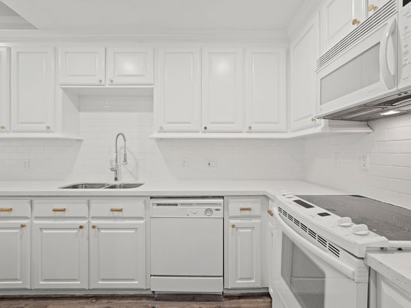 2010 Stoney Brook Drive 1, Houston TX 77063