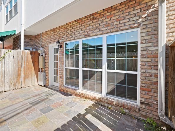 2010 Stoney Brook Drive 1, Houston TX 77063