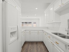 2010 Stoney Brook Drive 1, Houston TX 77063