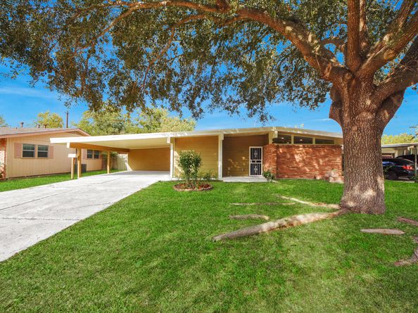 5326 Heatherbrook Drive, Houston TX 77045