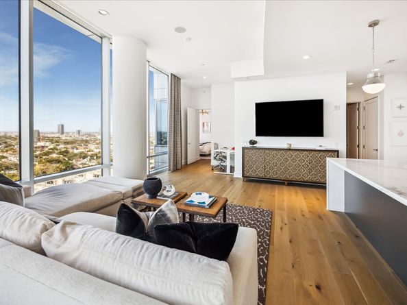 2727 Kirby Drive 17D, Houston TX 77098