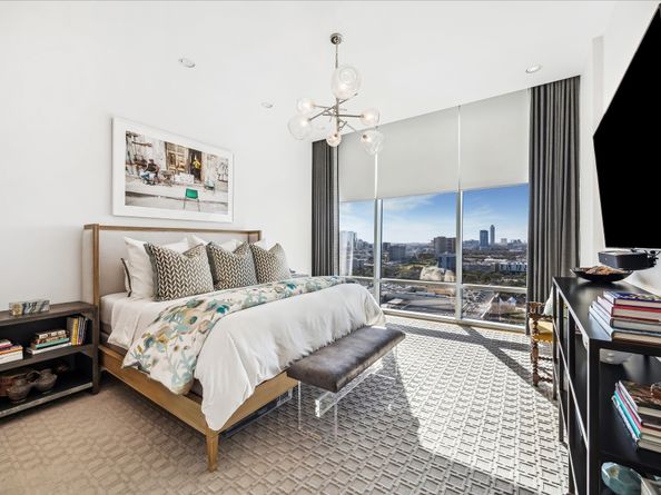 2727 Kirby Drive 17D, Houston TX 77098