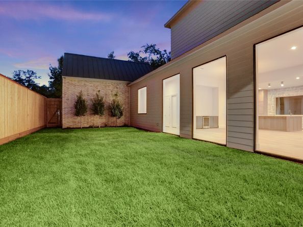6426 Schiller Street, Houston TX 77055