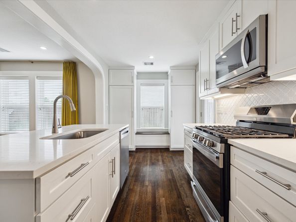 5001 Farmer Street, Houston TX 77020