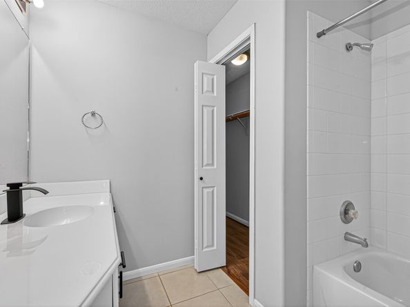 2710 Grant Lake Boulevard L8, Sugar Land TX 77479