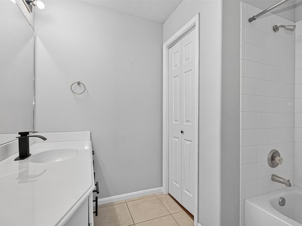 2710 Grant Lake Boulevard L8, Sugar Land TX 77479
