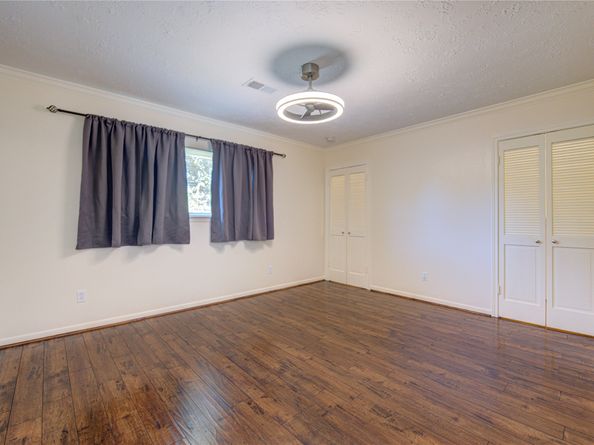 10922 Hillcroft Avenue, Houston TX 77096