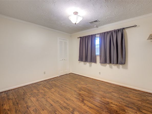 10922 Hillcroft Avenue, Houston TX 77096