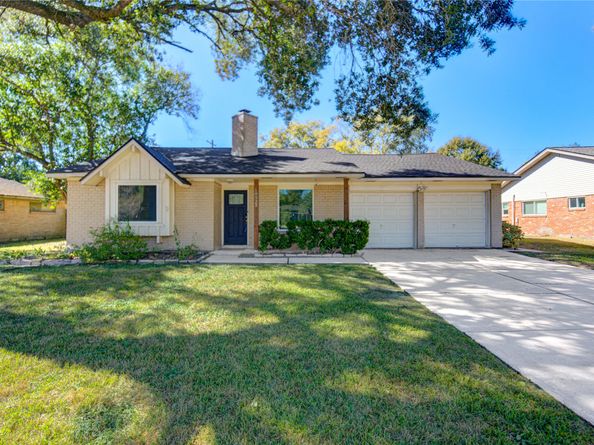 10922 Hillcroft Avenue, Houston TX 77096