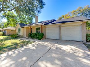 10922 Hillcroft Avenue, Houston TX 77096