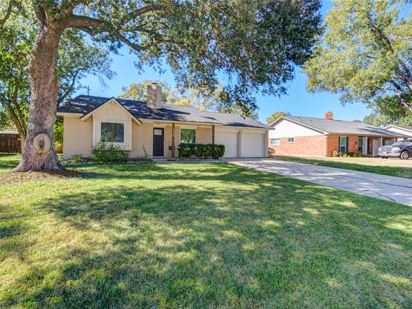 10922 Hillcroft Avenue, Houston TX 77096