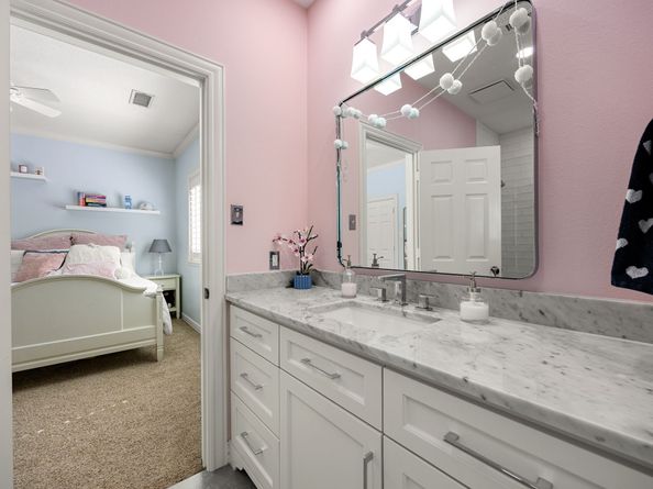 31 Lenox Hill Court, The Woodlands TX 77382