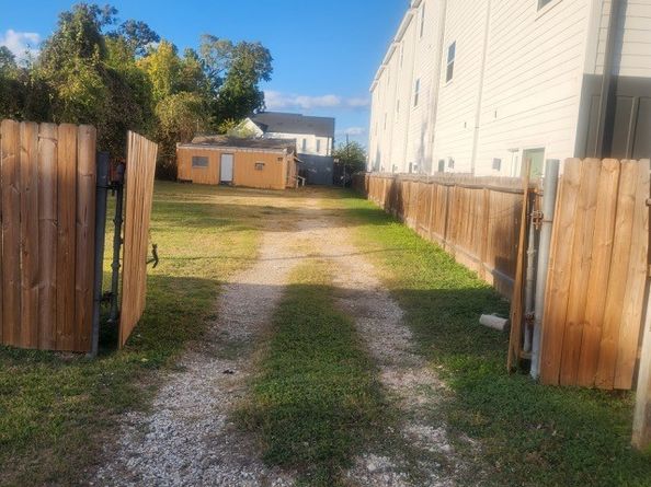 320 Thornton Road, Houston TX 77018