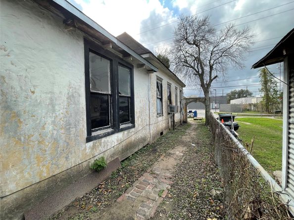 2809 Engelke Street, Houston TX 77003