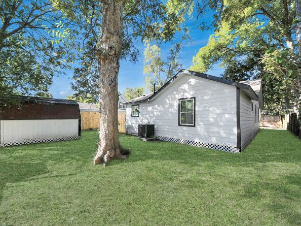 3206 Melbourne Street, Houston TX 77026