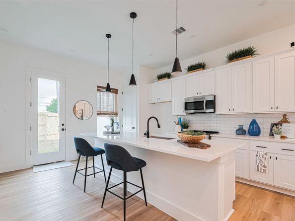 9437 Pembrook Street, Houston TX 77016