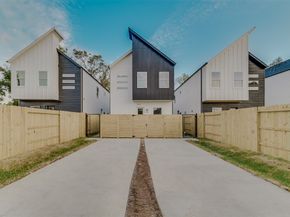 9437 Pembrook Street, Houston TX 77016