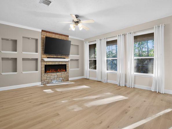 126 Silver Penny Drive, Conroe TX 77384