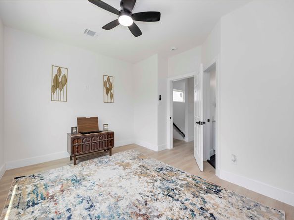 2110 Des Chaumes Street, Houston TX 77026