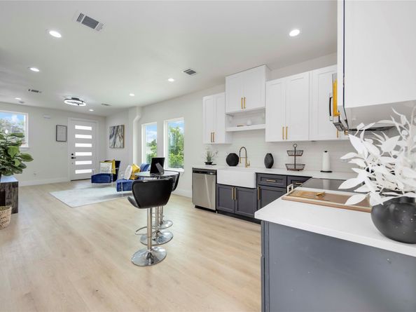 2110 Des Chaumes Street, Houston TX 77026