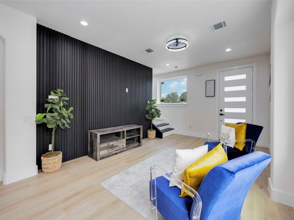 2110 Des Chaumes Street, Houston TX 77026