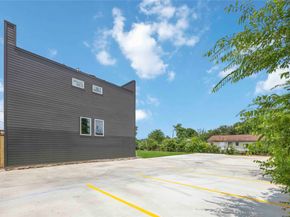 2110 Des Chaumes Street, Houston TX 77026