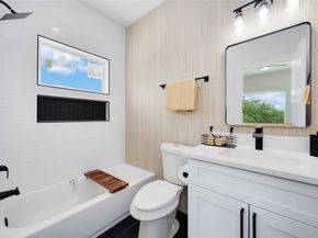 2110 Des Chaumes Street, Houston TX 77026