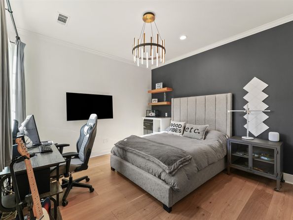 41 N Bay Boulevard, The Woodlands TX 77380