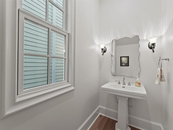 41 N Bay Boulevard, The Woodlands TX 77380