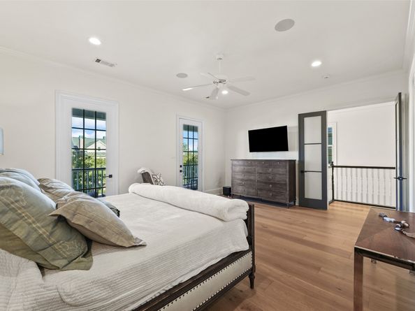 41 N Bay Boulevard, The Woodlands TX 77380