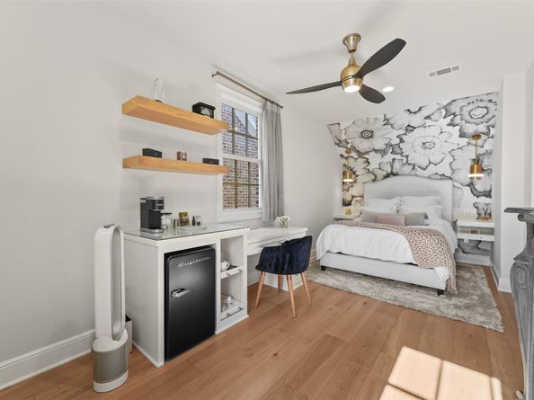 41 N Bay Boulevard, The Woodlands TX 77380