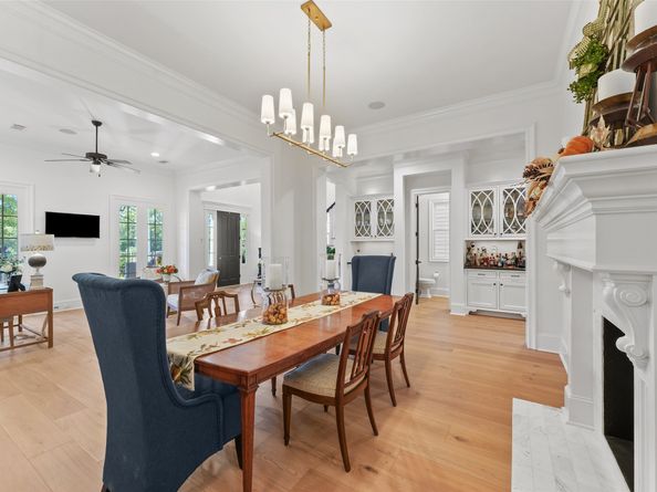 41 N Bay Boulevard, The Woodlands TX 77380