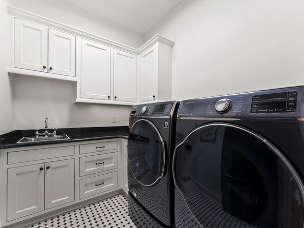 41 N Bay Boulevard, The Woodlands TX 77380